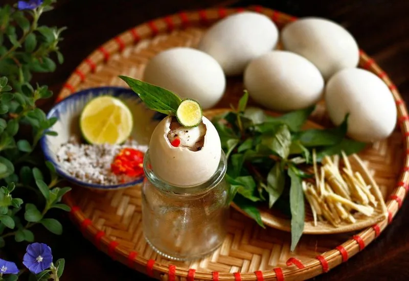 an trung vit lon co tot khong