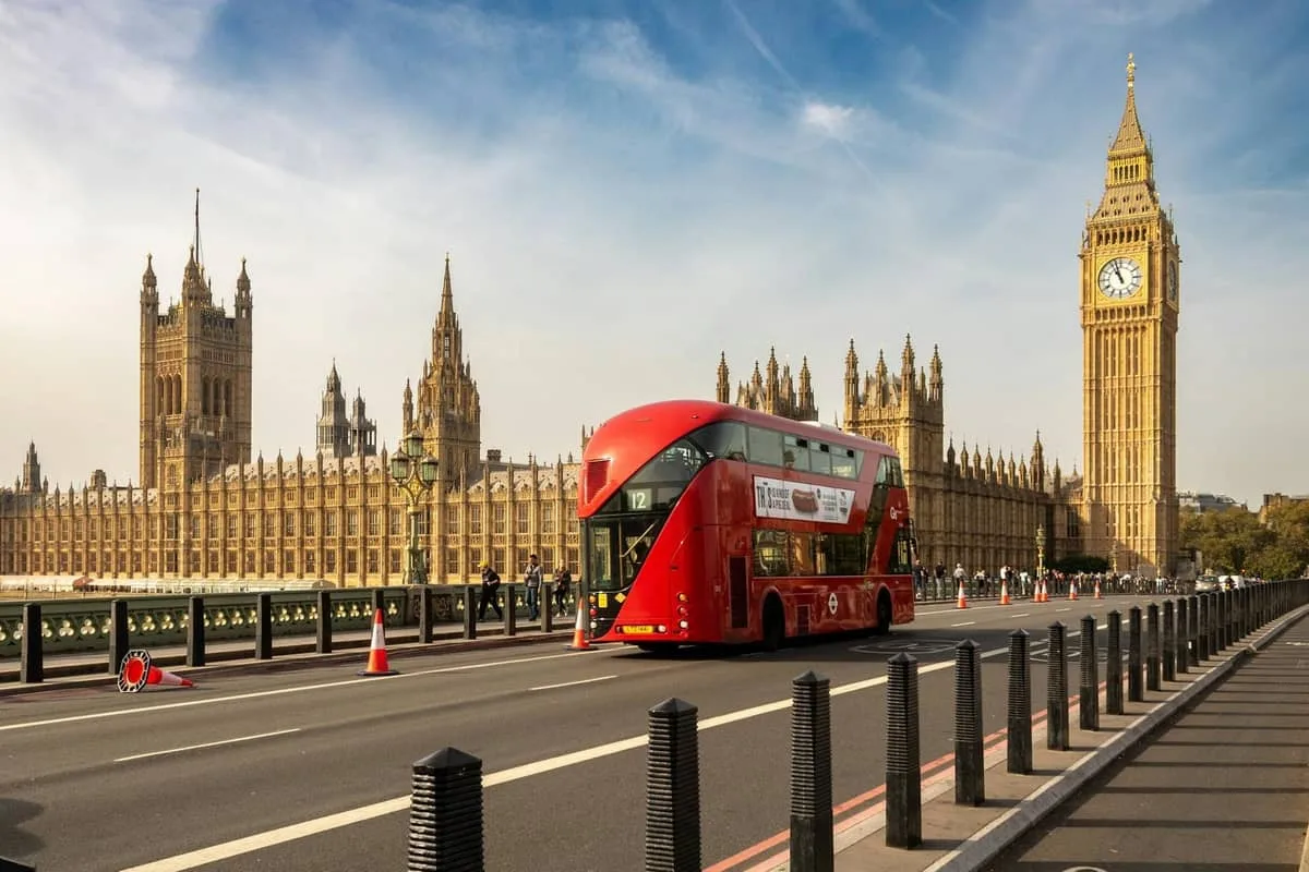 thap-dong-ho-big-ben-o-dau-moi=sui